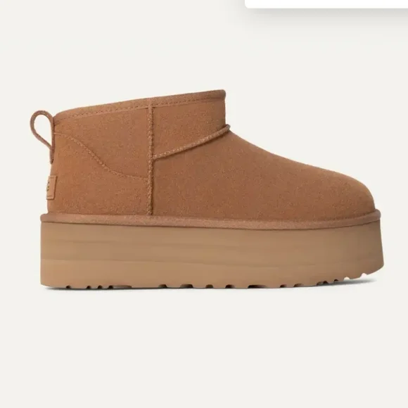 UGG Classic Platform Boot - Picture 3 of 3